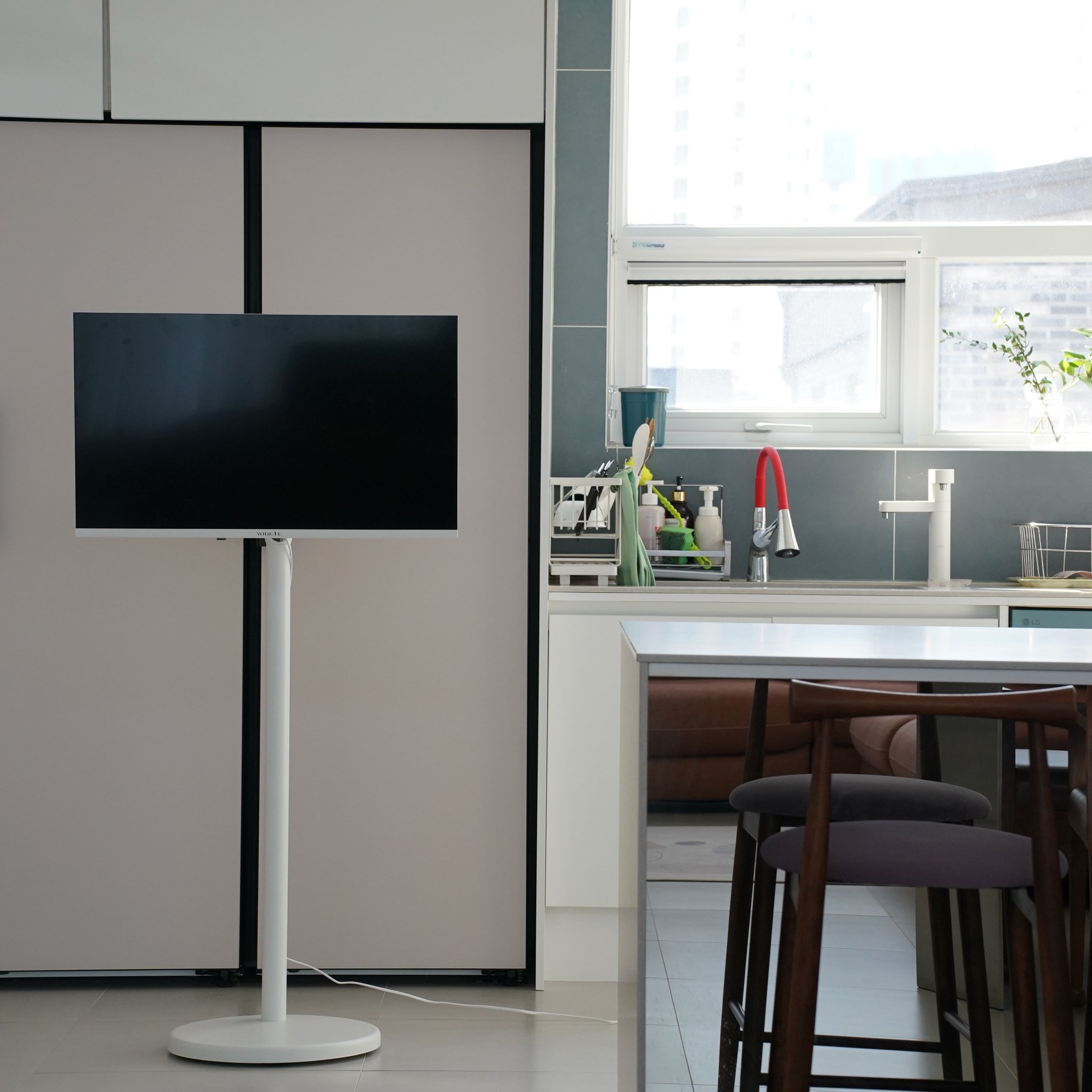 와이드무빙뷰 화이트에디션 삼탠바이미 셋트 81cm(32인치) HD 스마트 이동식 TV 중소바이미 삼텐바이미 V1 셀프설치가능 상세 이미지 2