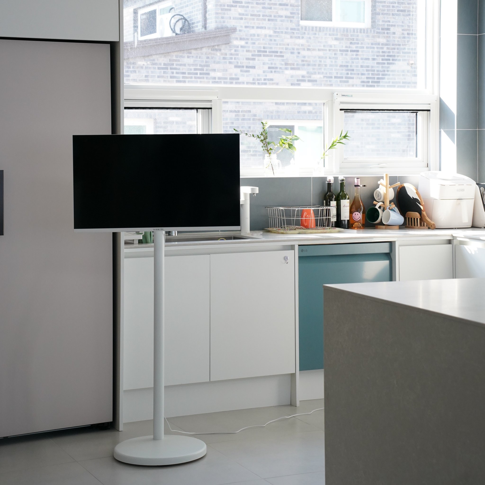 와이드무빙뷰 화이트에디션 삼탠바이미 셋트 81cm(32인치) HD 스마트 이동식 TV 중소바이미 삼텐바이미 V1 셀프설치가능 상세 이미지 2